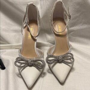 Elegant White and Silver Women's Heels dream Paris size 9.5